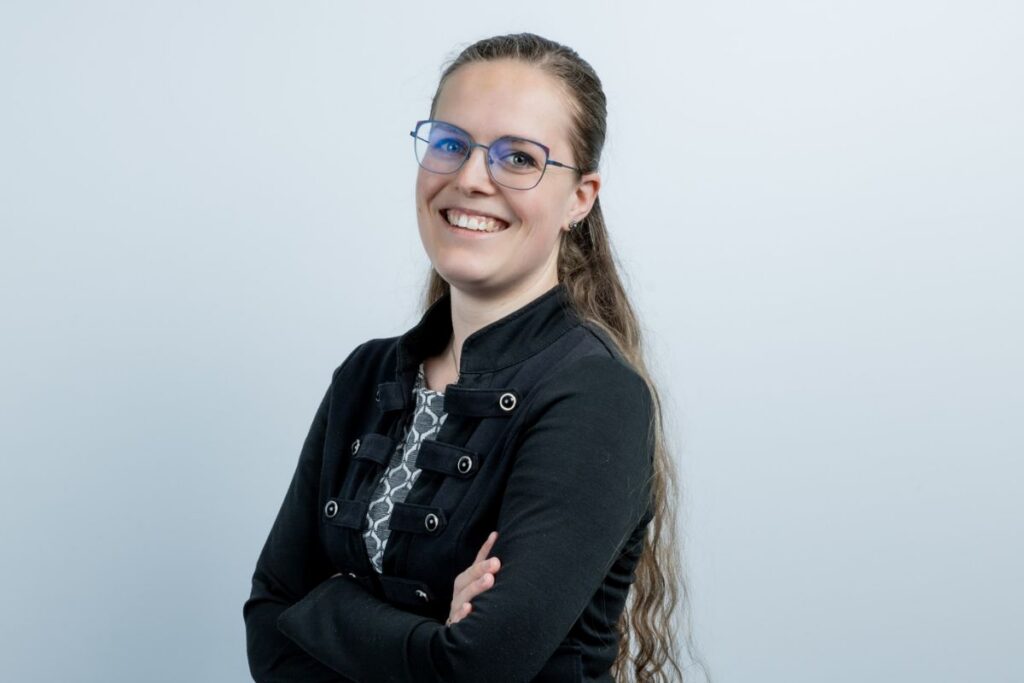 Docent-onderzoeker Heleen Seetsen-van Schelven van Fontys Hogeschool onderzoekt hoe kinderen en hun ouders de bracefase in een klompvoetbehandeling ervaren.